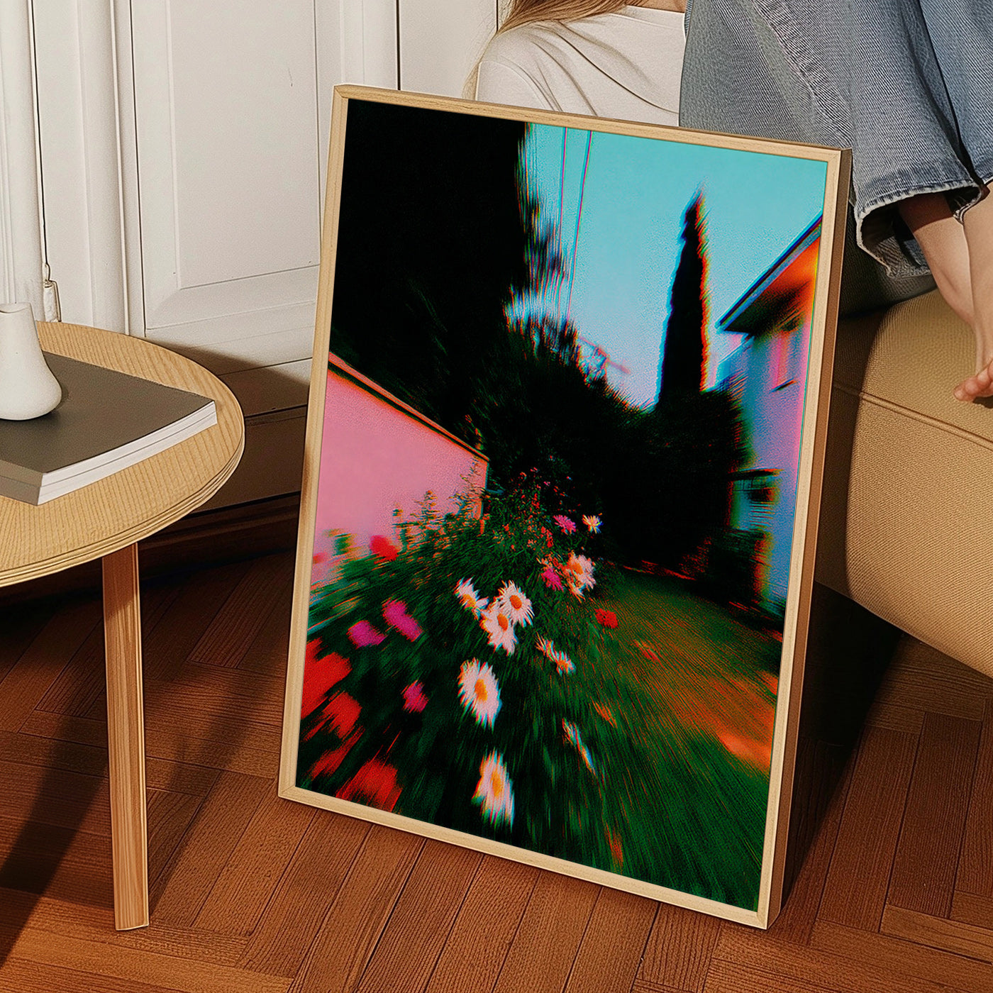 Botanische poster met vaag tuinbeeld en madeliefjes