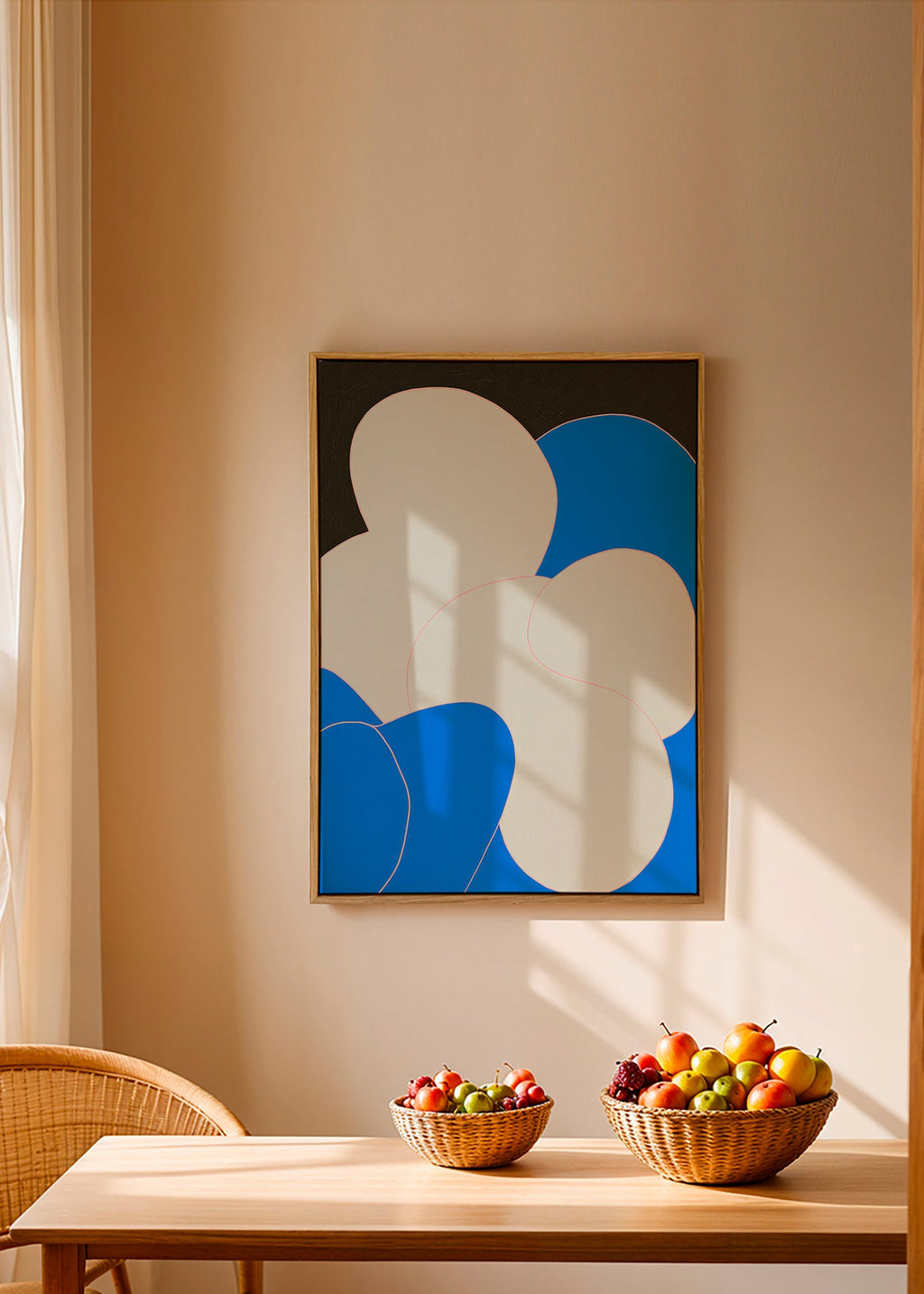 Abstract kunstwerk met organische blauw-witte vormen