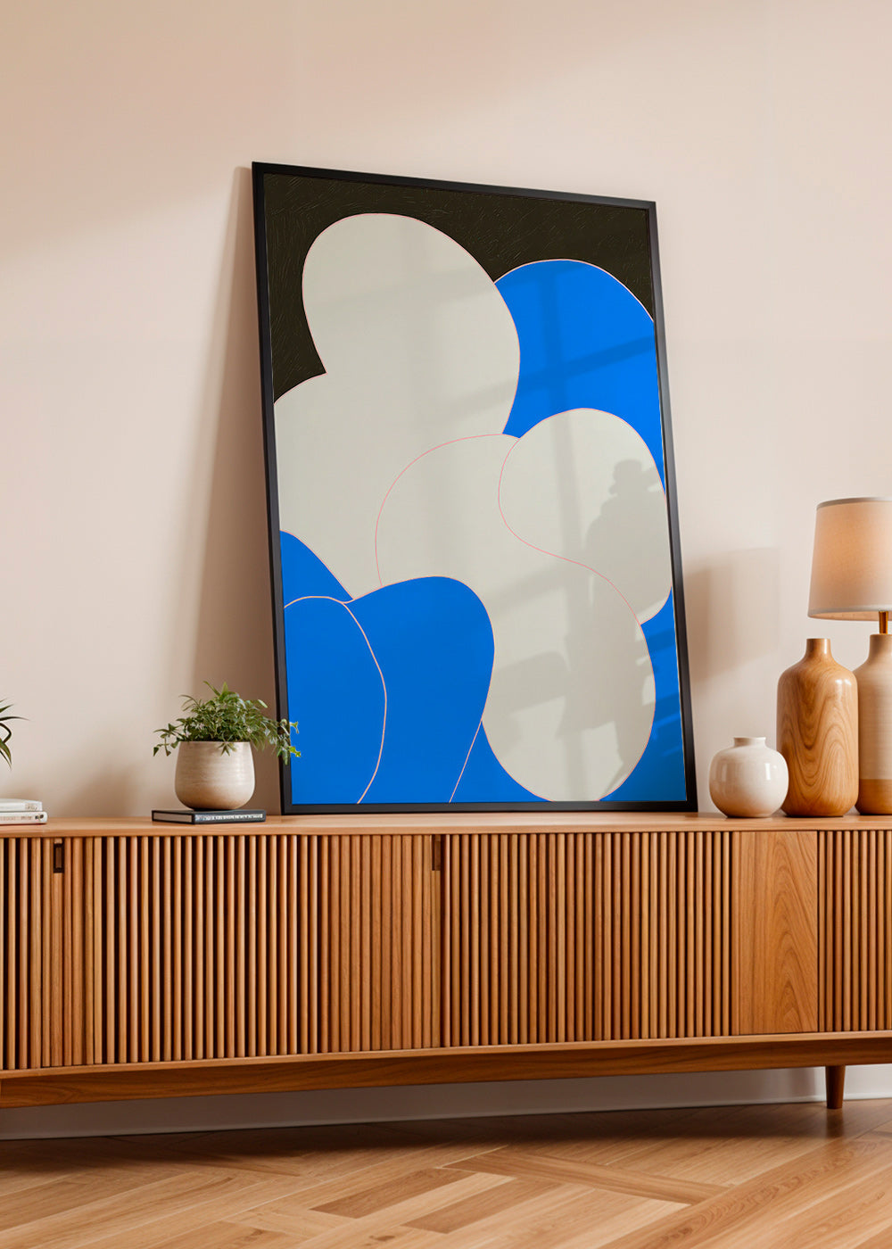 Abstract kunstwerk met organische blauw-witte vormen