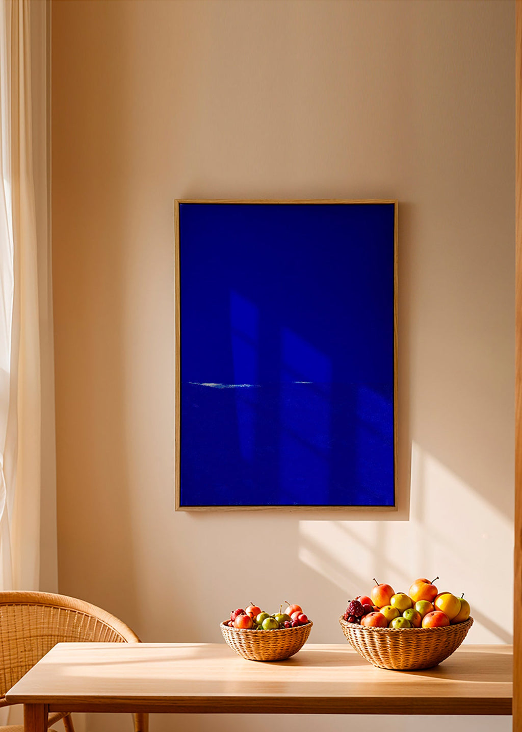 Blauw abstract kunstwerk met subtiele horizon