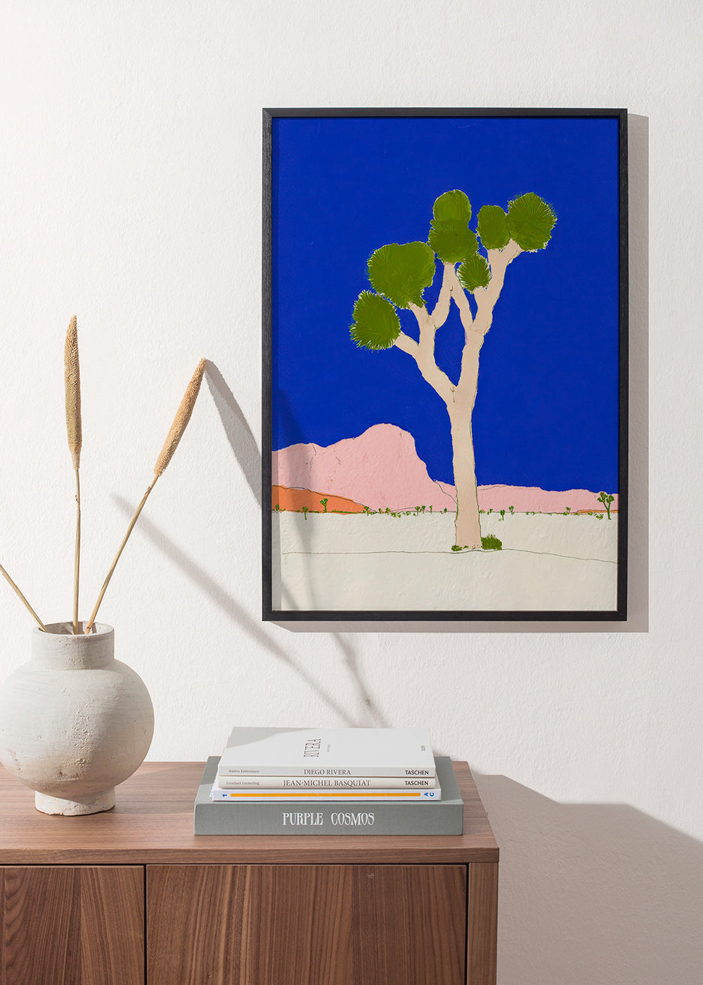 Landschap kunst: woestijnboom tegen felblauwe lucht