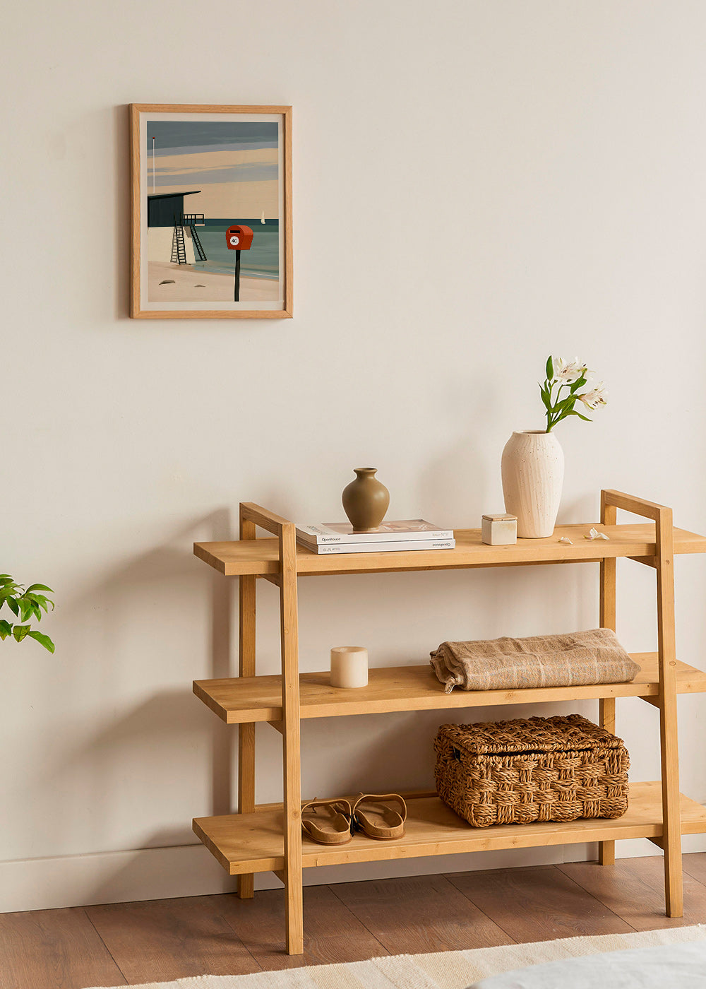 Landschap kunst met strandwacht en rode brievenbus