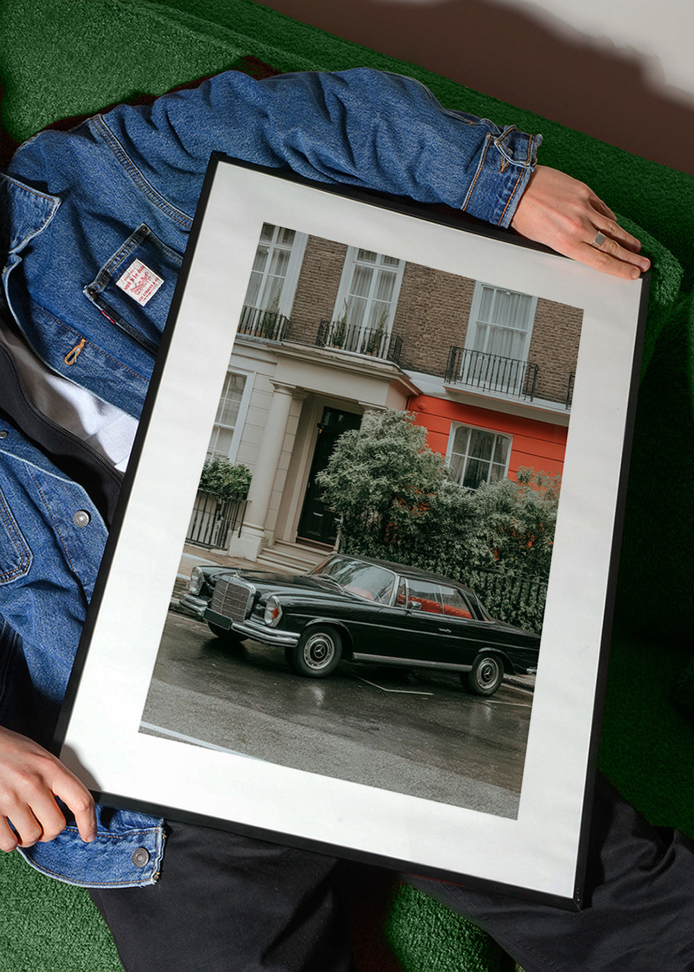 Straatfoto van een klassieke auto
