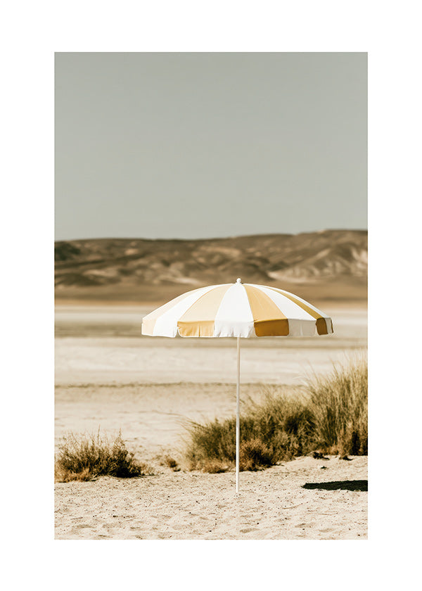 Landschap kunst met gestreepte strandparasol