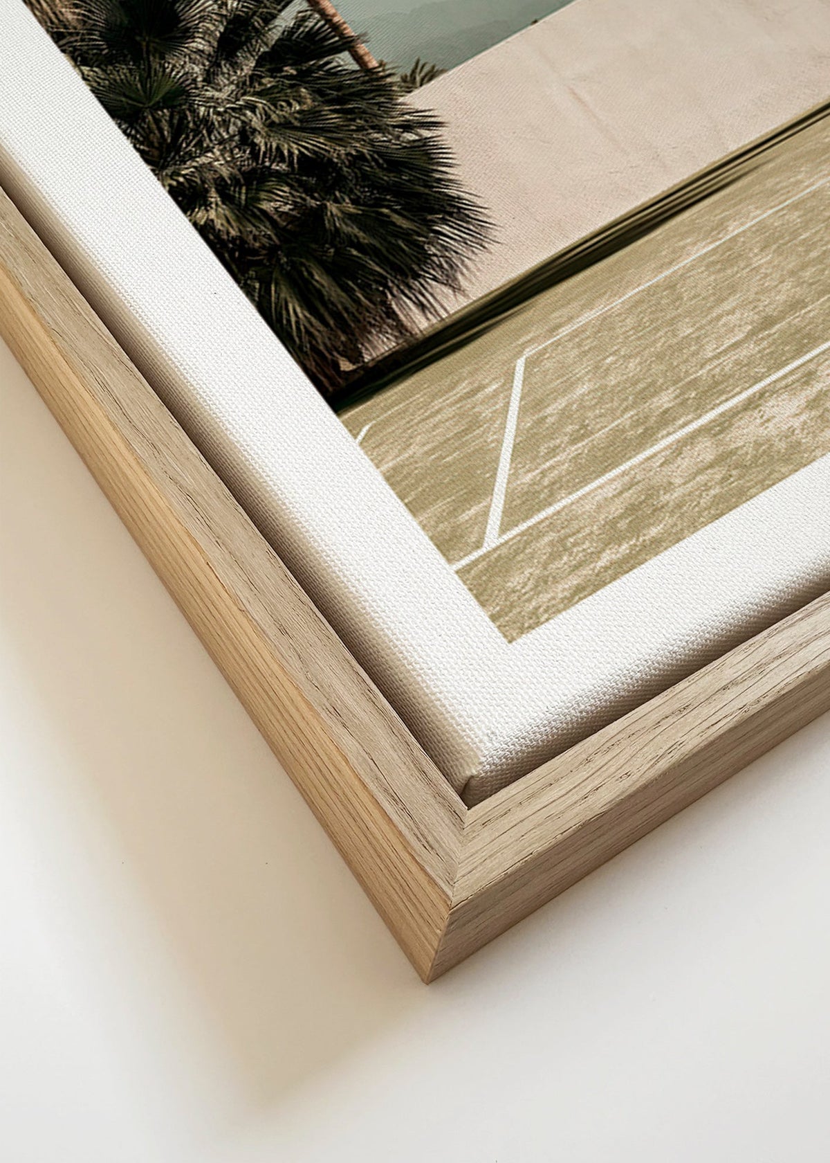 Landschap kunst met palmen en minimalistische muur