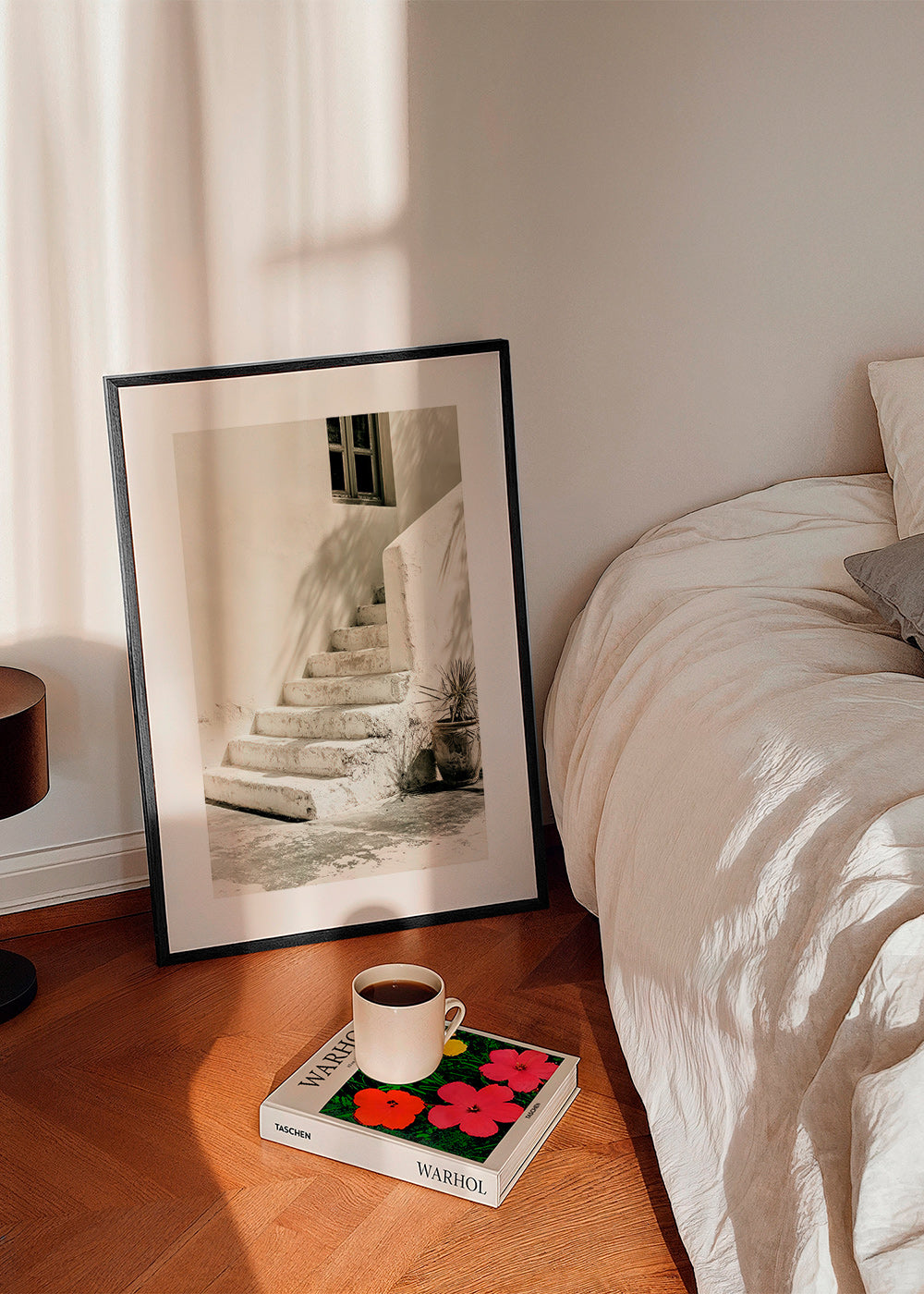 Photograph witte trap met plant