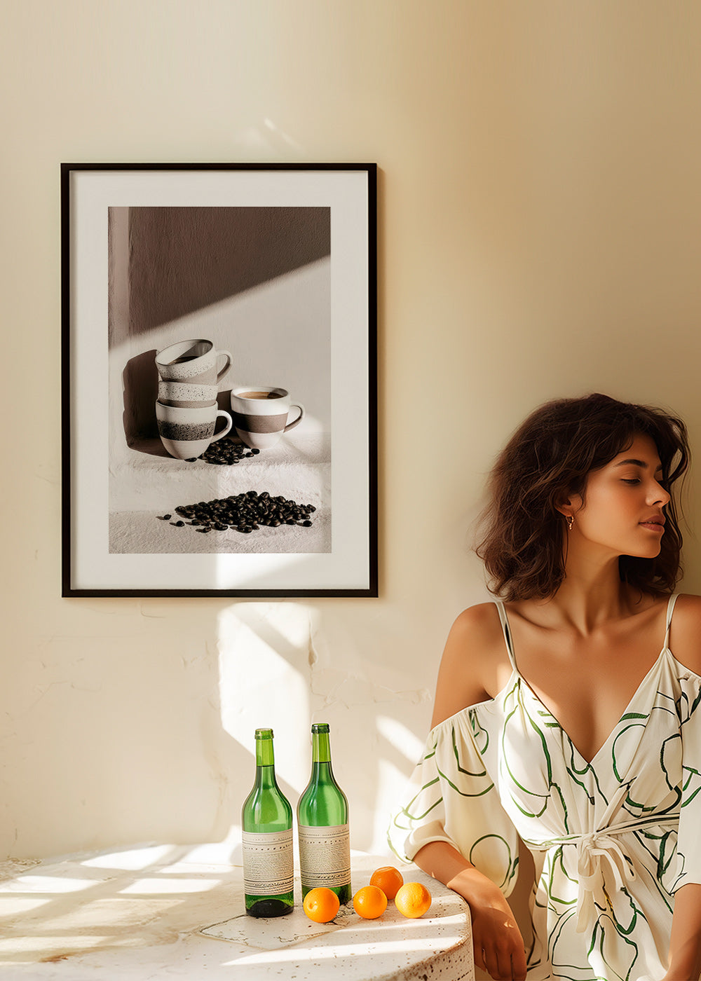Keuken kunst met gestapelde mokken en koffiebonen