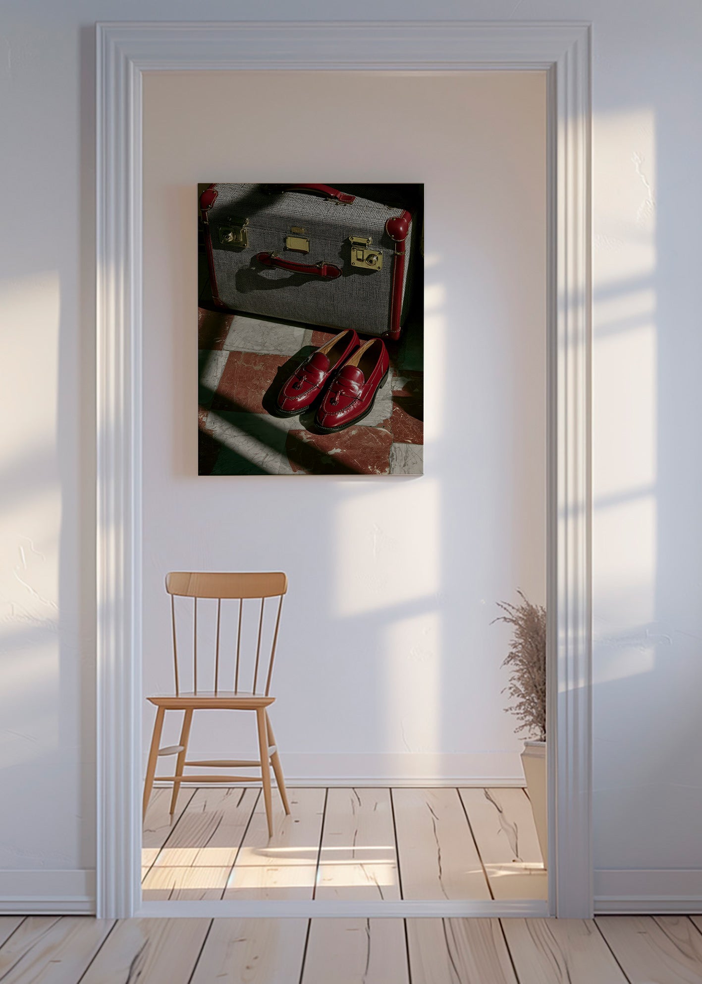 Reisefoto met vintage koffer en rode loafers