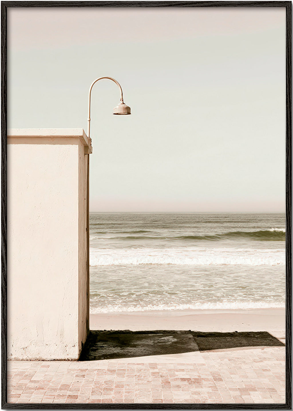 Landschapsschilderij strand met wandlamp