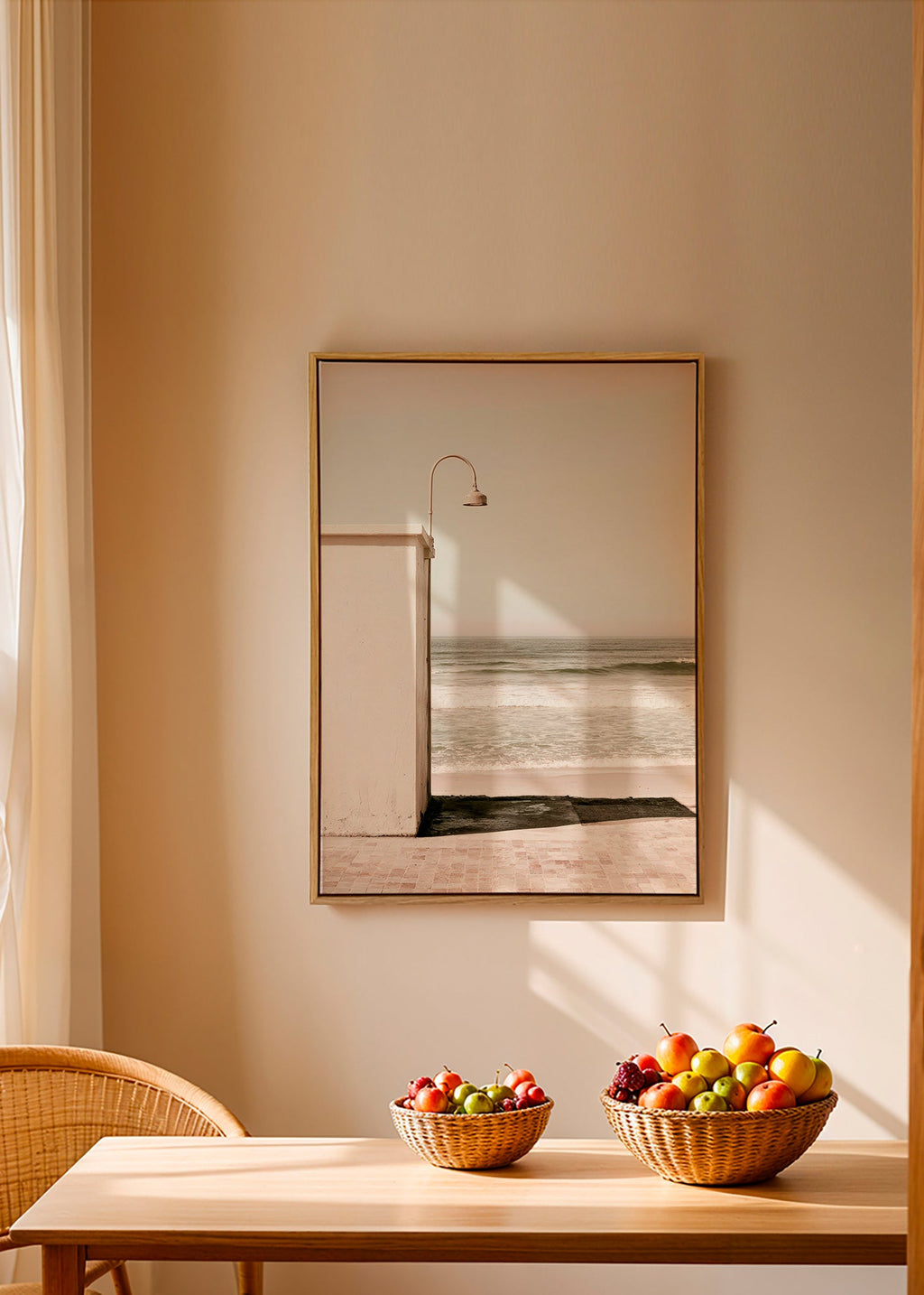 Landschapsschilderij strand met wandlamp