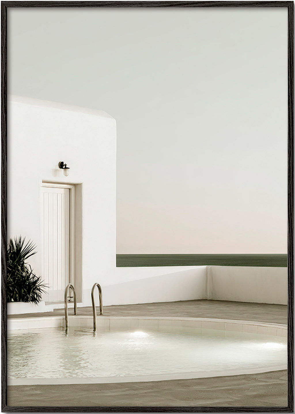 Fotografie van minimalistisch zwembad en witte architectuur