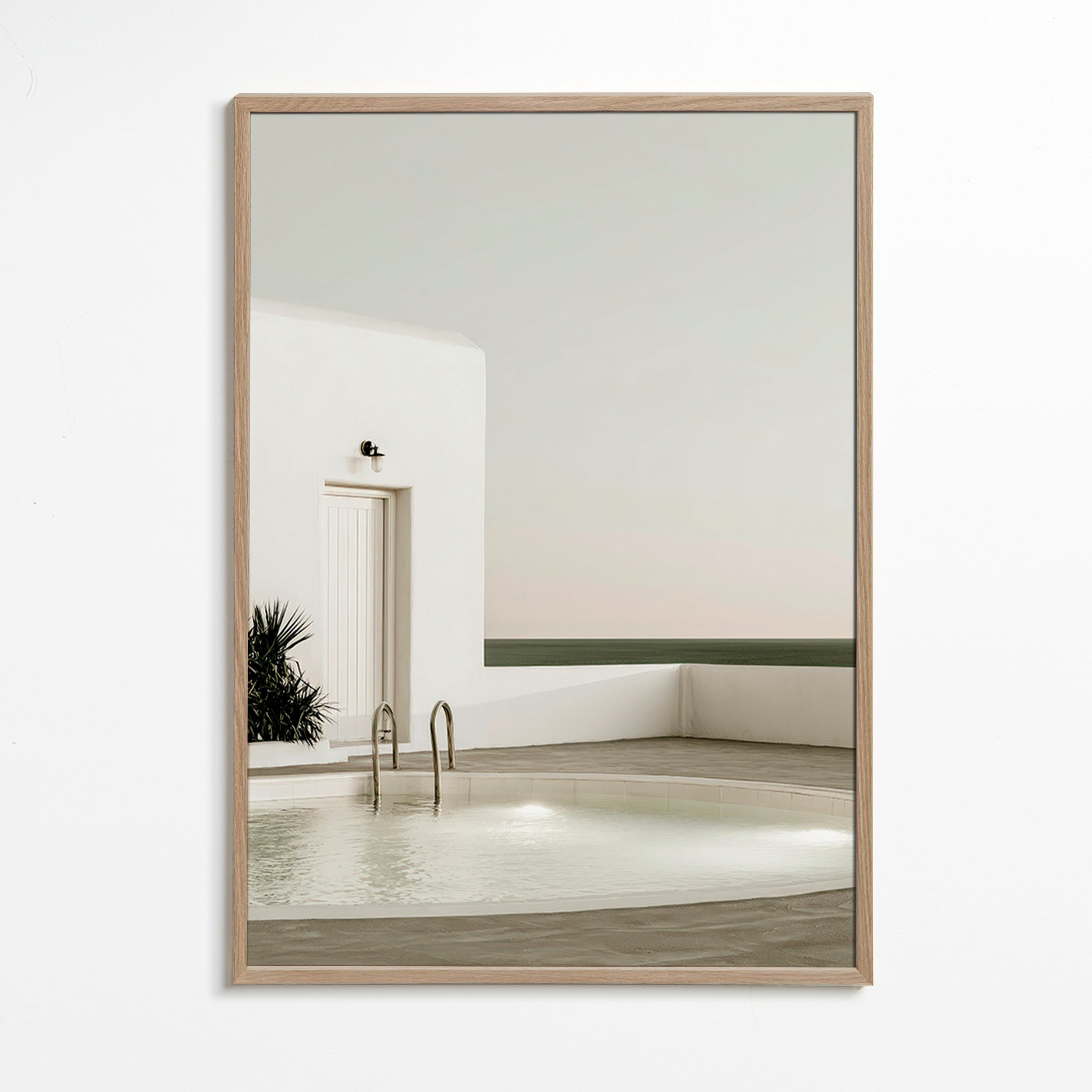 Fotografie van minimalistisch zwembad en witte architectuur