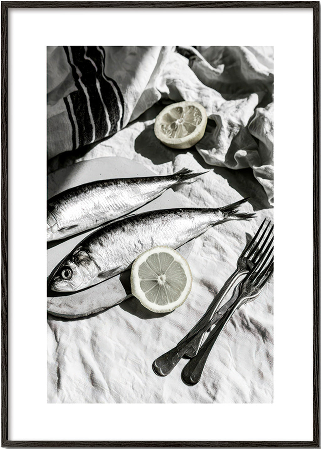 Keuken kunst: monochrome sardines en citroen stilleven