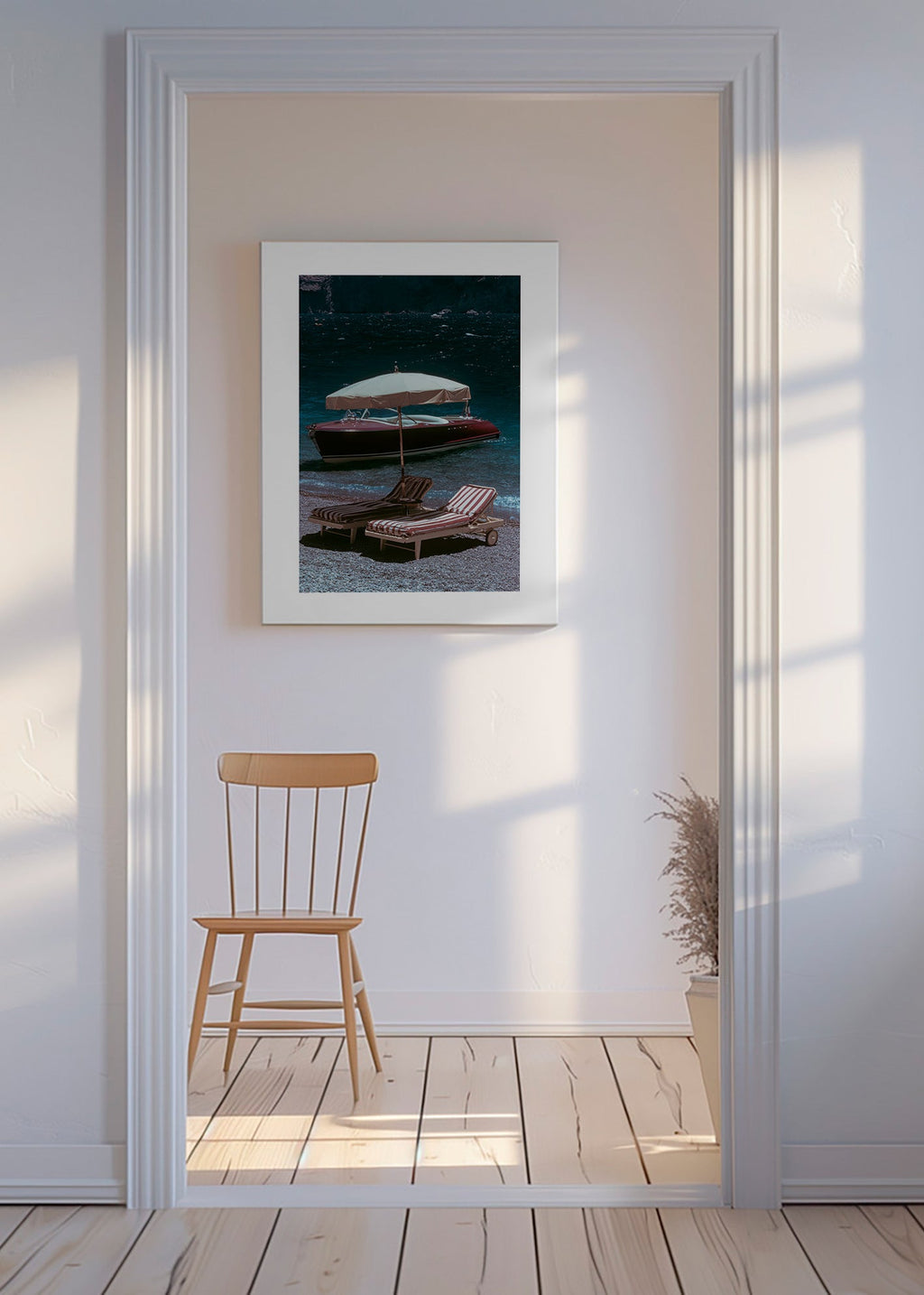 Landschap kunst met klassieke boot en ligstoelen aan de oever