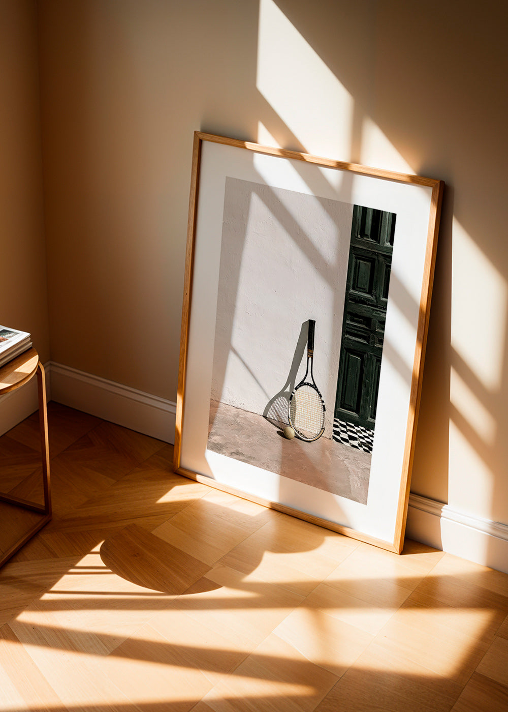 Sportkunst met tennisracket en bal