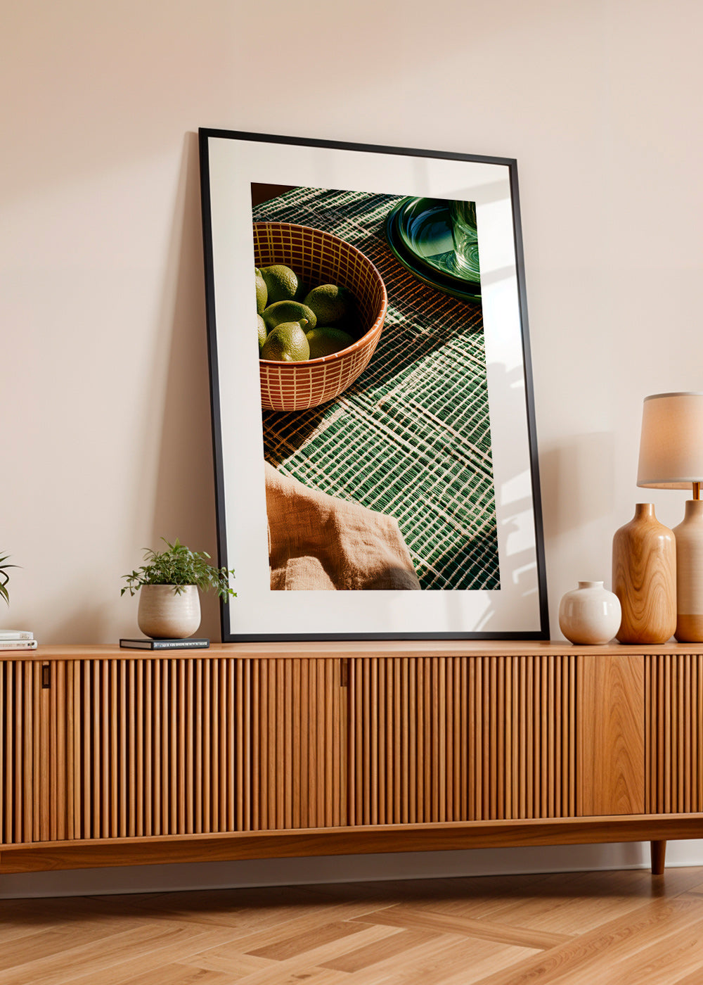 Keuken kunst met limoenen in kom en grafische doek