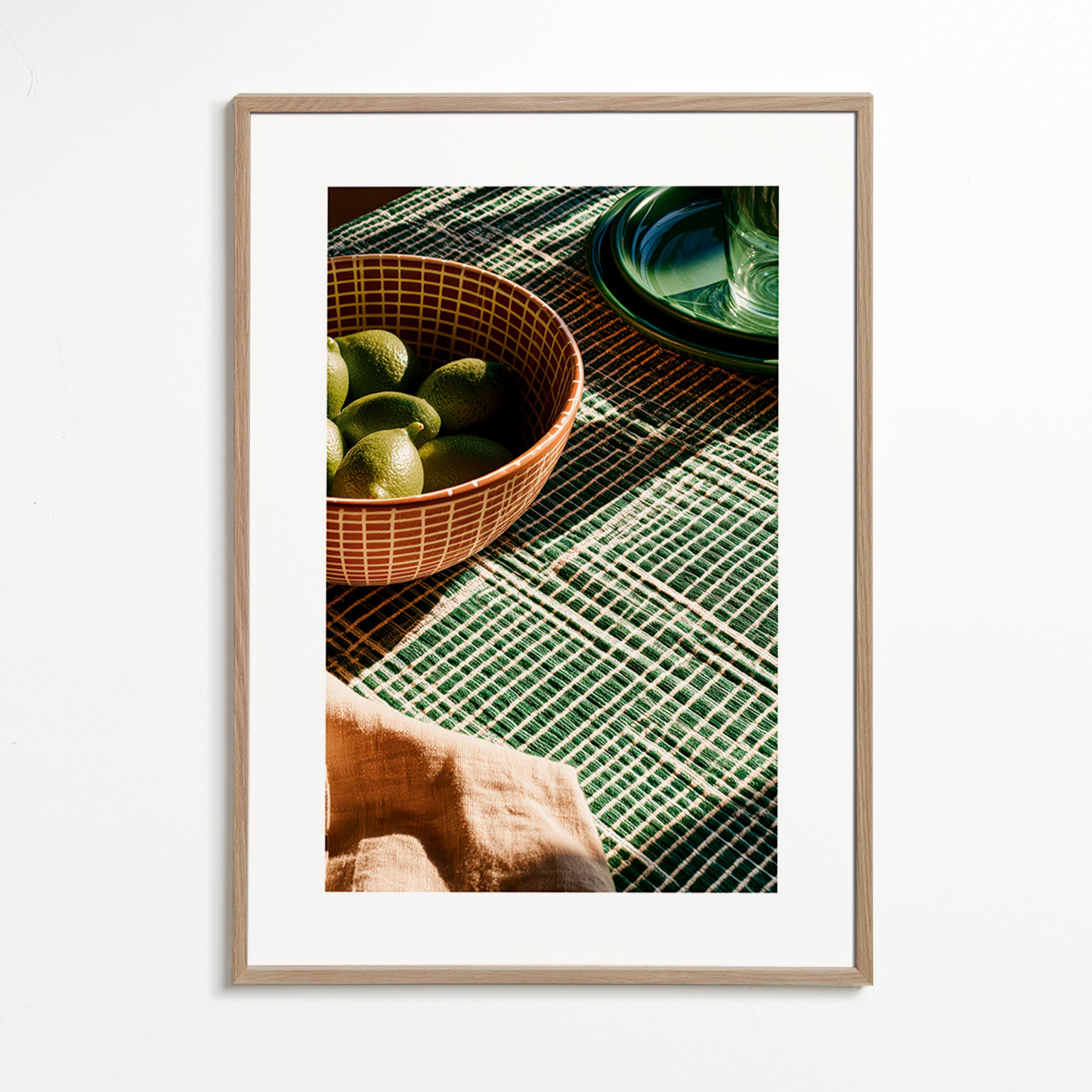 Keuken kunst met limoenen in kom en grafische doek