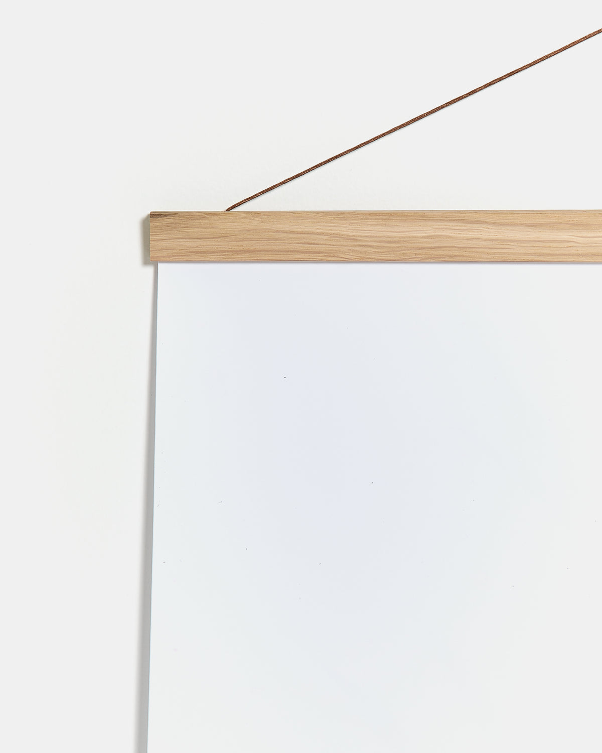 Colgador para póster de 50cm de madera y color roble