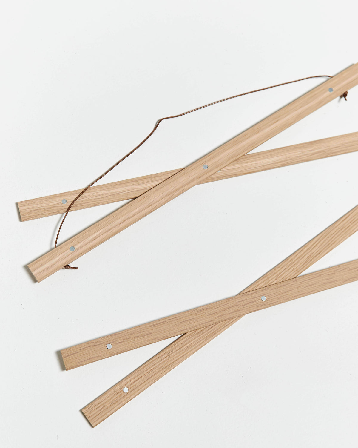 Colgador para póster de 60cm de madera y color roble